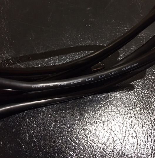 Два провода Кабель (FireWire)