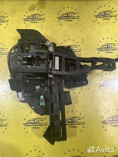 Замок двери задний правый Ford Focus 2