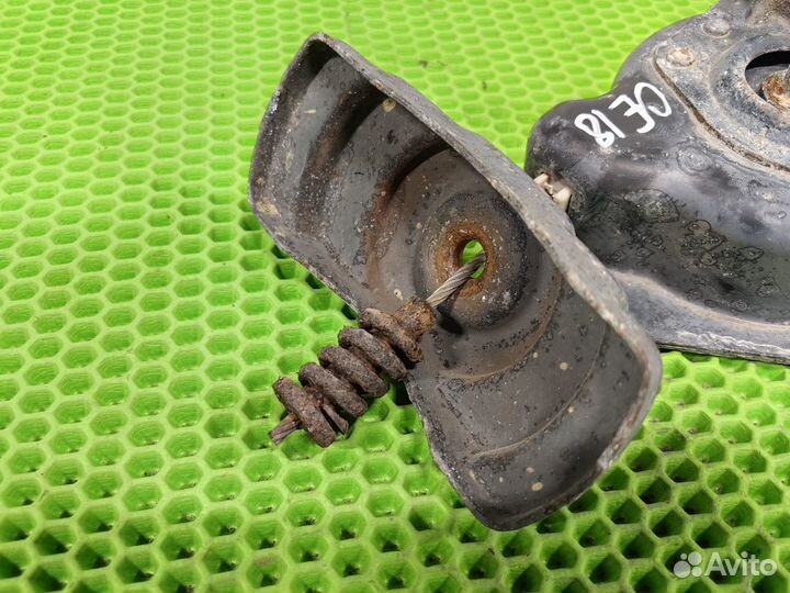 Крепление запаски Cadillac Escalade GMT800