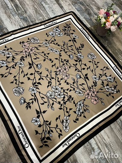 Шикарный шелковый платок шаль Dior темно-бежевый