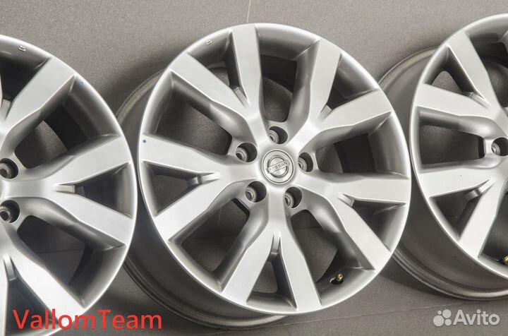 Лот UP29285288 Оригинальные 18-е диски nissan