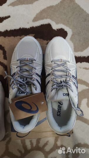 Кроссовки asics