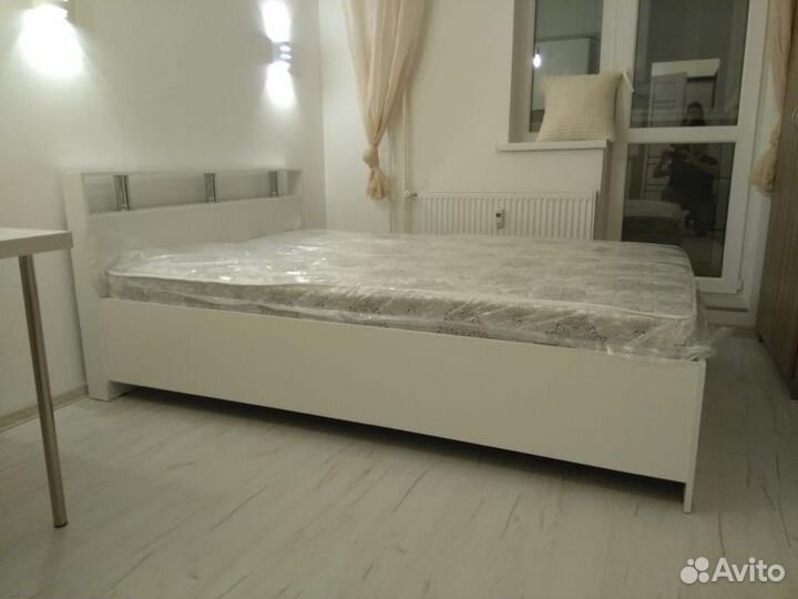 Кровать с матрасом 140х200