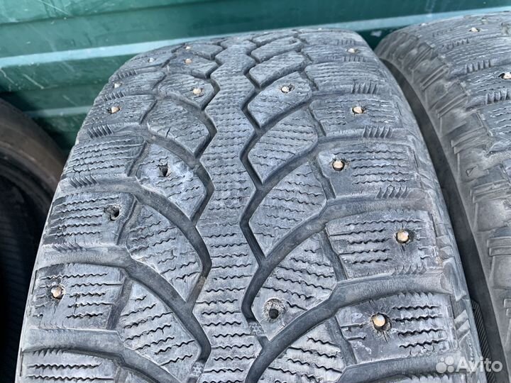Bridgestone Blizzak Spike-01 215/60 R16 95T