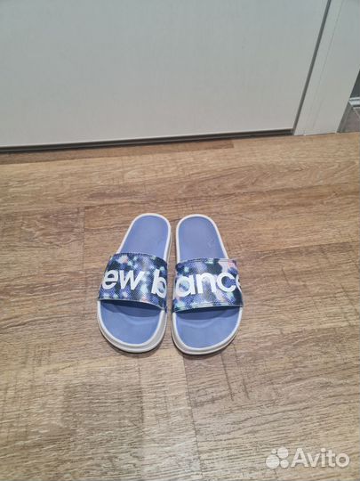 Шлепки new balance