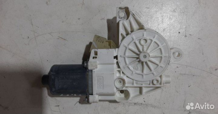 Моторчик стеклоподъемника передний правый