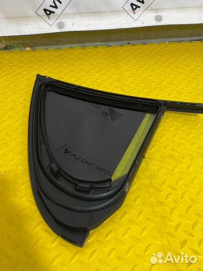 Форточка двери задняя левая Mercedes-Benz E-Class