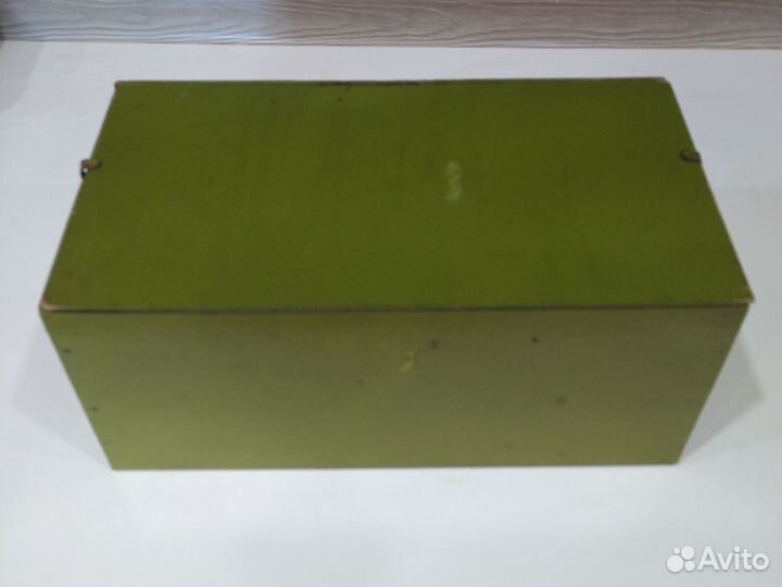 Армейский ящик и деревянные ящики