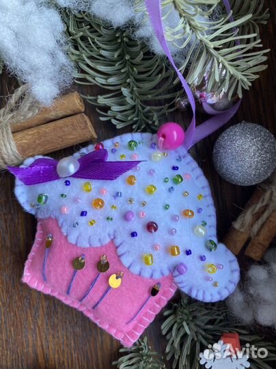 Елочные игрушки из фетра. Кексик