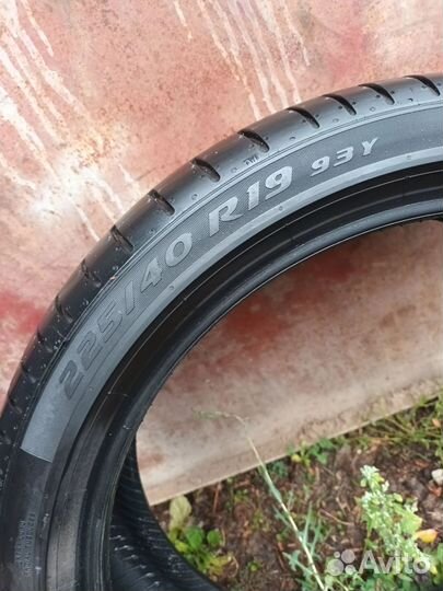 Pirelli P Zero PZ4 225/40 R19