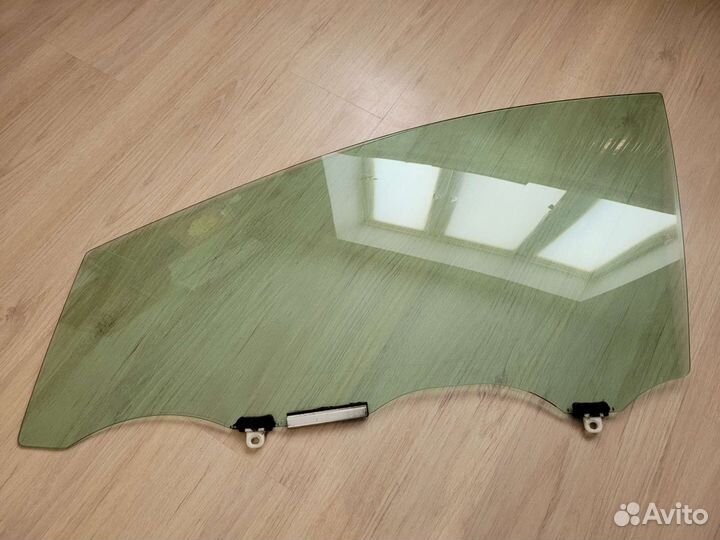 2 стекла на Приус (Toyota Prius)