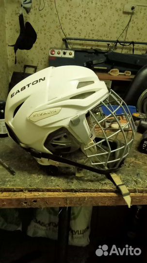 Хоккейный шлем