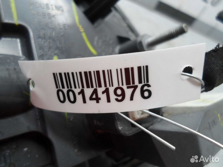 Б/У Фонарь крышки правый Трещины, царапины