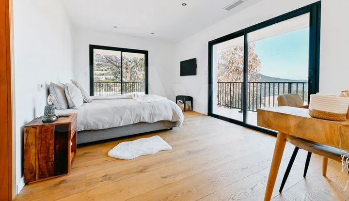 Коттедж 280 м² на участке 5 сот.