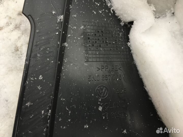 Обшивка задней стойки Volkswagen Tiguan