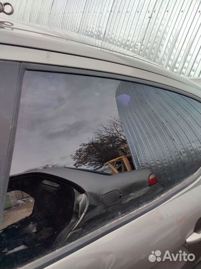 Peugeot 407 стекло двери задней левой