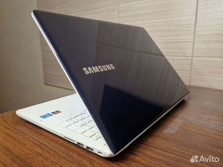 Ноутбук Samsung 15.6/i3/Radeon AMD /RAM 6Gb/SSD