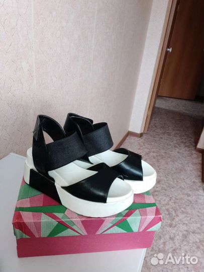Босоножки на платформе 38р