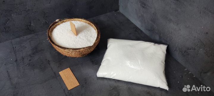 Свеча в кокосе из натурального растительного воска