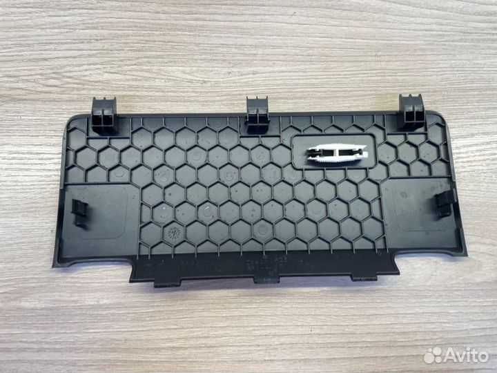 Крышка блока предохранителей салона Volkswagen