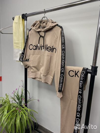 Спортивный костюм женский