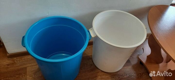 Ведро пластиковое с крышкой