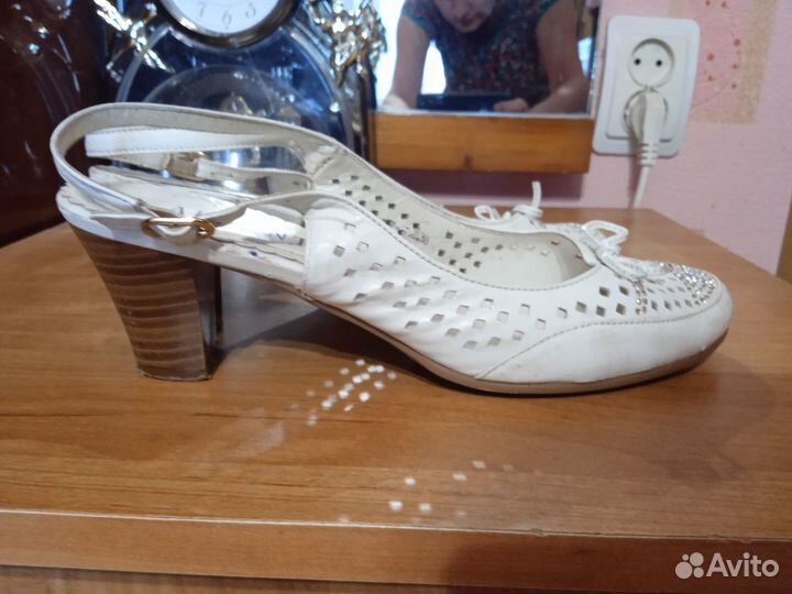 Босоножки кожанные