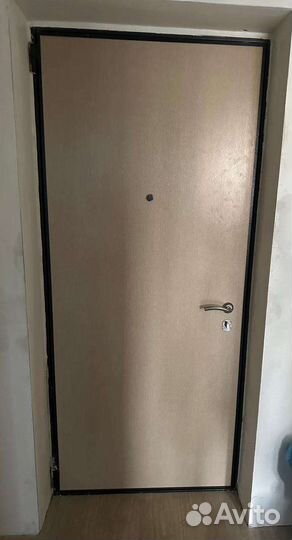 Дверь входная металлическая от застройщика