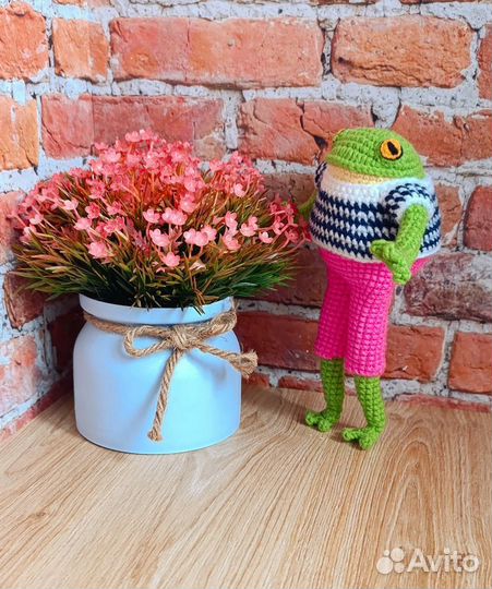 Вязаный лягушонок Хьюго