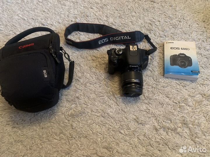 Зеркальный фотоаппарат Canon 600D