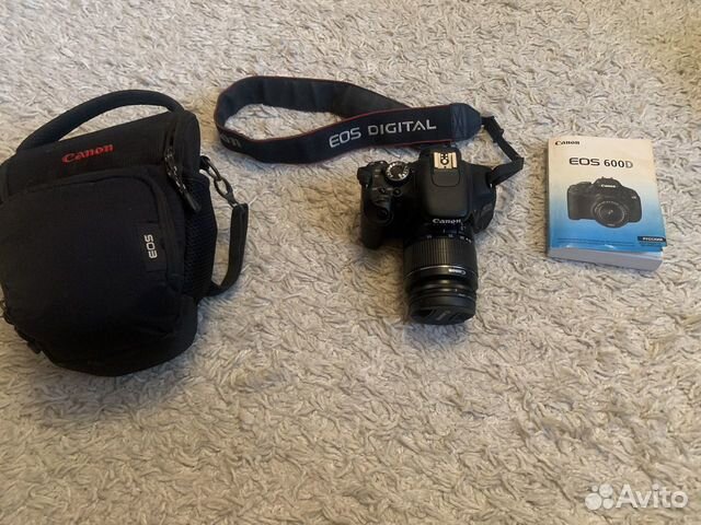 Зеркальный фотоаппарат Canon 600D
