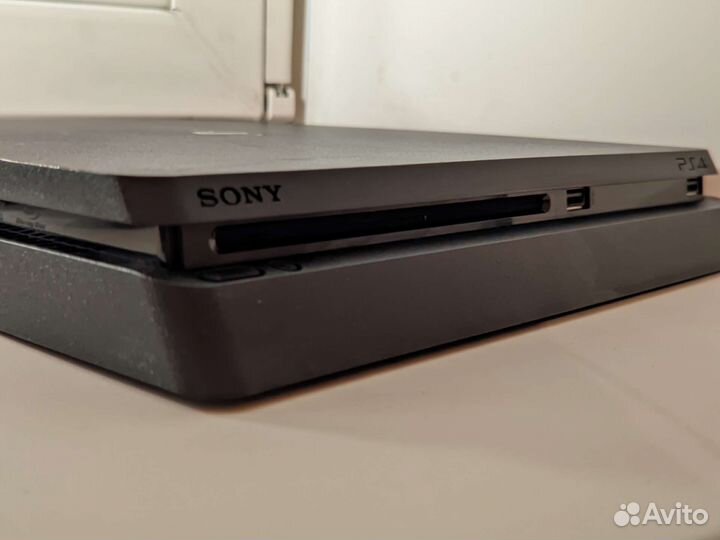 PlayStation 4 Slim 1TB