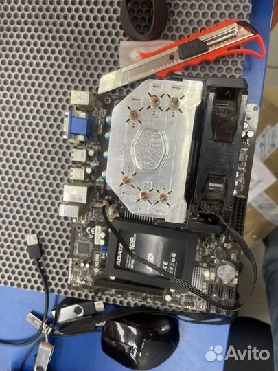 Материнская плата с процессором и памятью