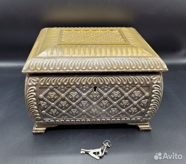 Шкатулка ларец литье силумин омедненный с ключом