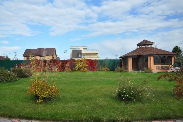 Коттедж 580 м² на участке 13,8 сот.