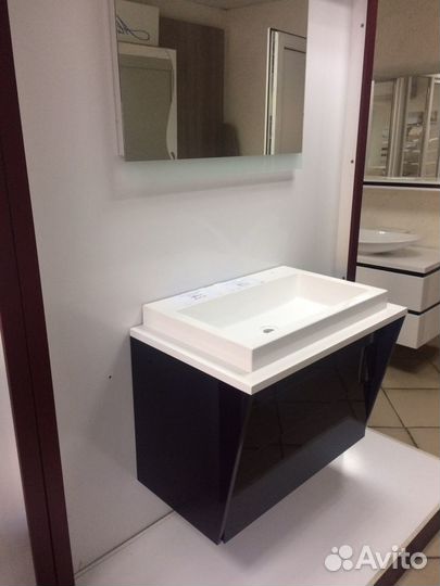 Раковина из камня и тумба подвесная