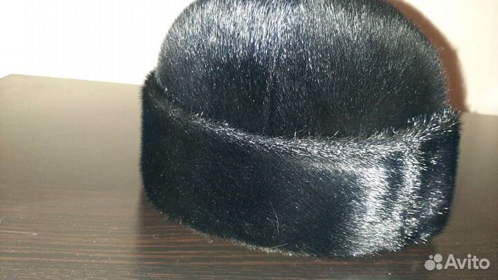 Женские меховые шапки