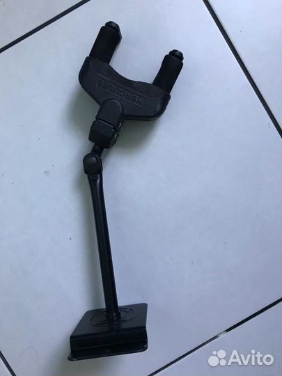 Держатель для гитар с фиксатором “Hercules”