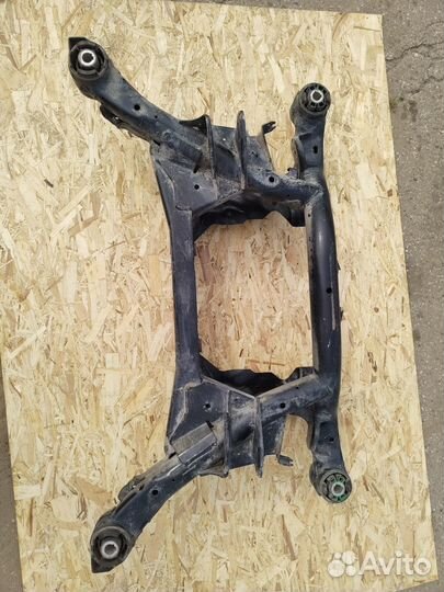 Подрамник задний Land Rover Discovery (L550) 14-22