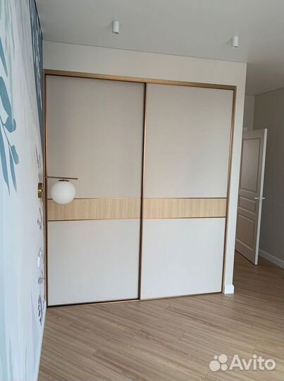 Зеркальный шкаф