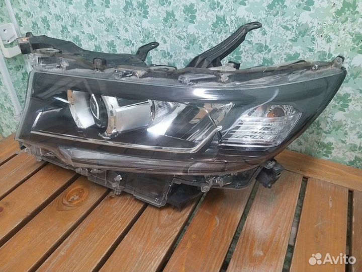 Фара светодиодная передняя левая Toyota Land