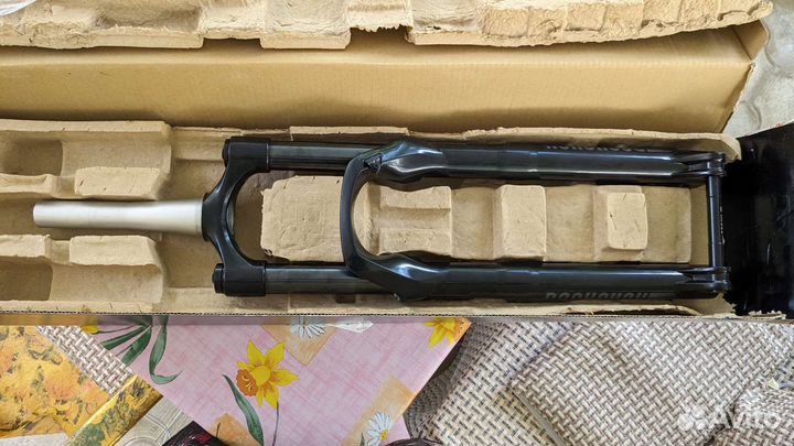 Велосипедная вилка RockShox Recon 29