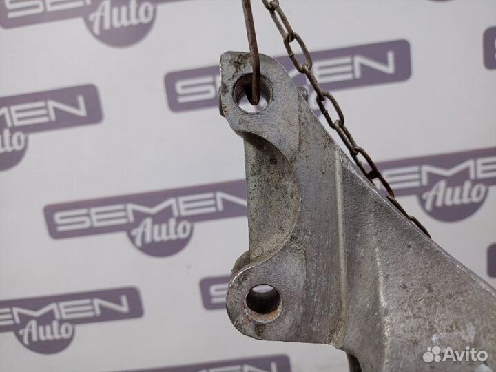 Кулак передний правый Nissan Teana J32 2008-2014