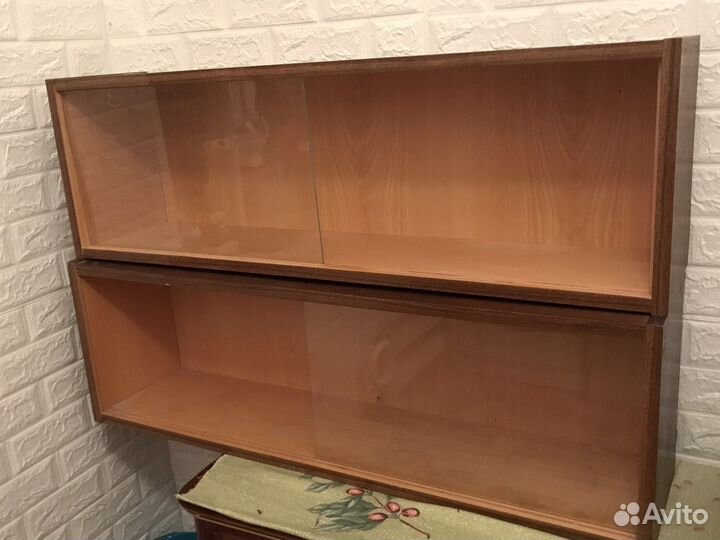 Полки книжн.со стеклом Чехословакия