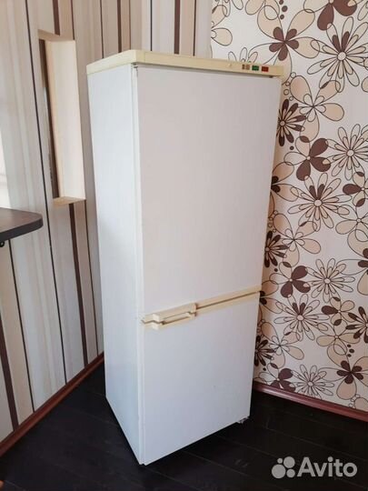 Холодильники и морозильные камеры