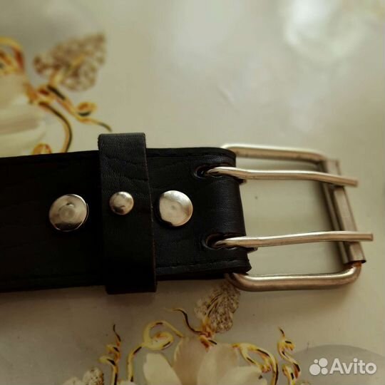 Ремень кожаный с клепками. заклепки. ремень кожа