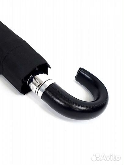 Черный складной зонт с кажаной ручкой