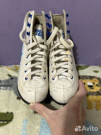 Коньки фигурные 33 размер