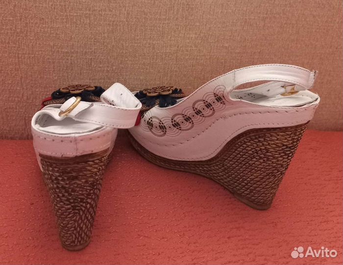 Босоножки кожа новые