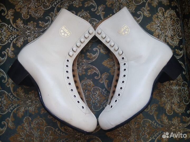 Фигурные ботинки Botas